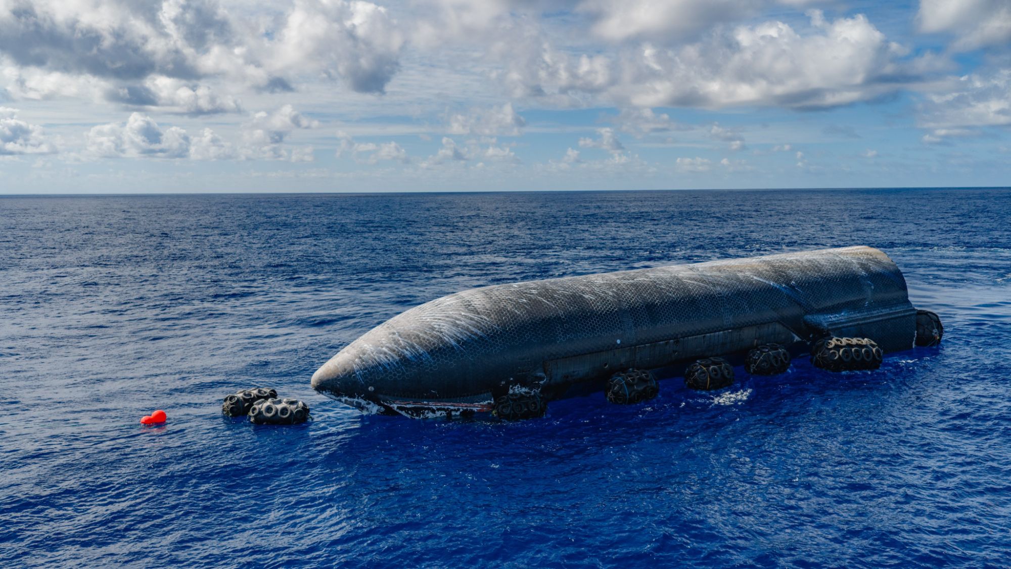 Ship 40 شناور نزدیک سواحل جزیره کریسمس