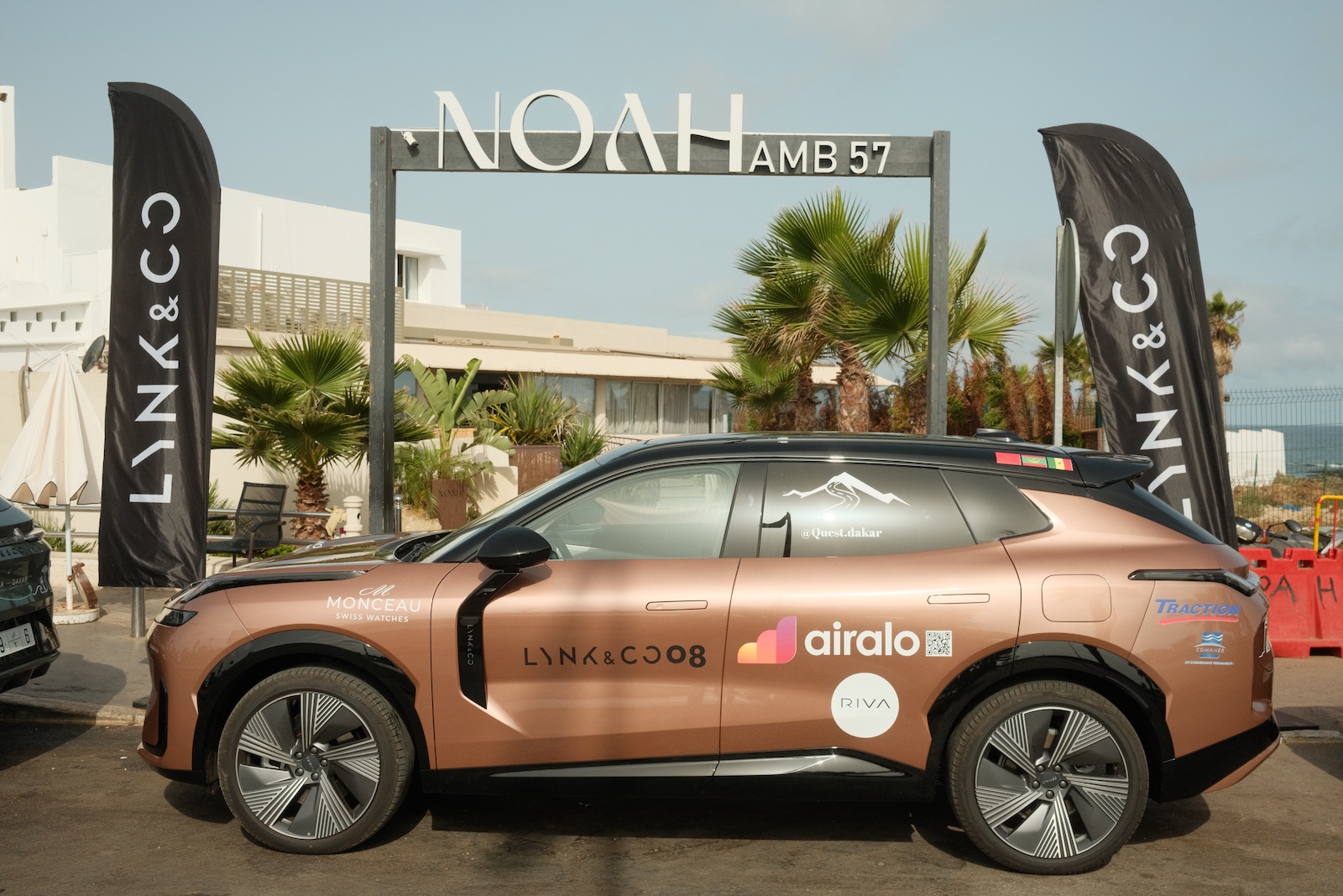 لینک اند کو 08 در حال عبور از تپه‌های شن در QUEST DAKAR 2026