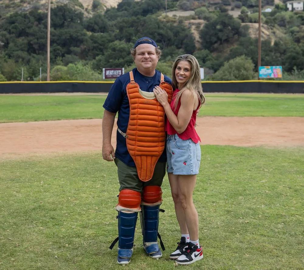 صحنه‌ای از پشت‌صحنه سریال Dugout Dads با حضور بازیگران The Sandlot