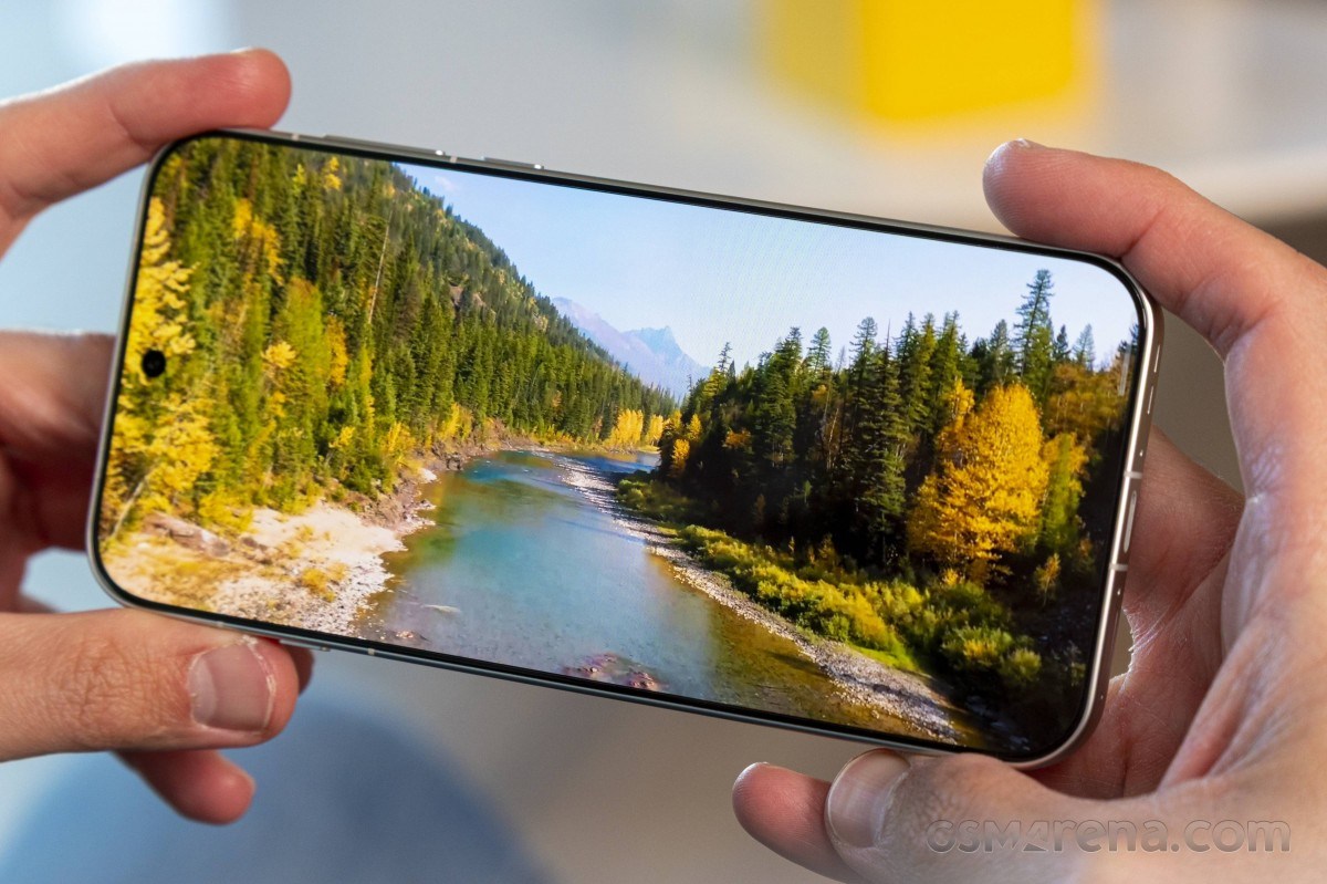 نمایش رنگ‌ها روی پنل OLED تیانما