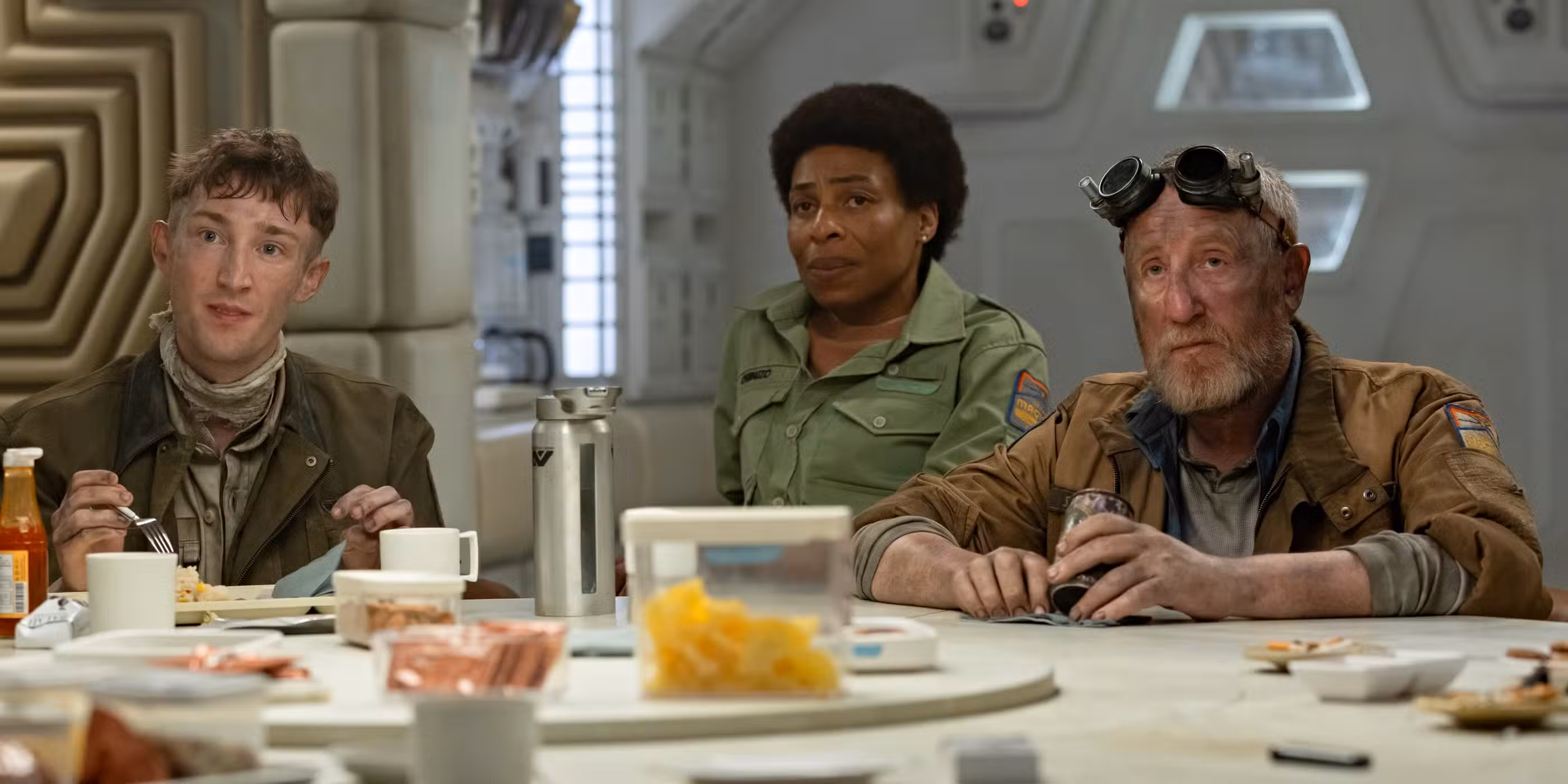 پوستر تبلیغاتی و فضاسازی سریال Alien: Earth