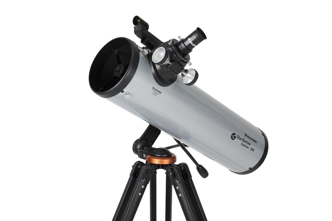 نمای نزدیک پایه و داکت گوشی تلسکوپ Celestron StarSense DX 130AZ