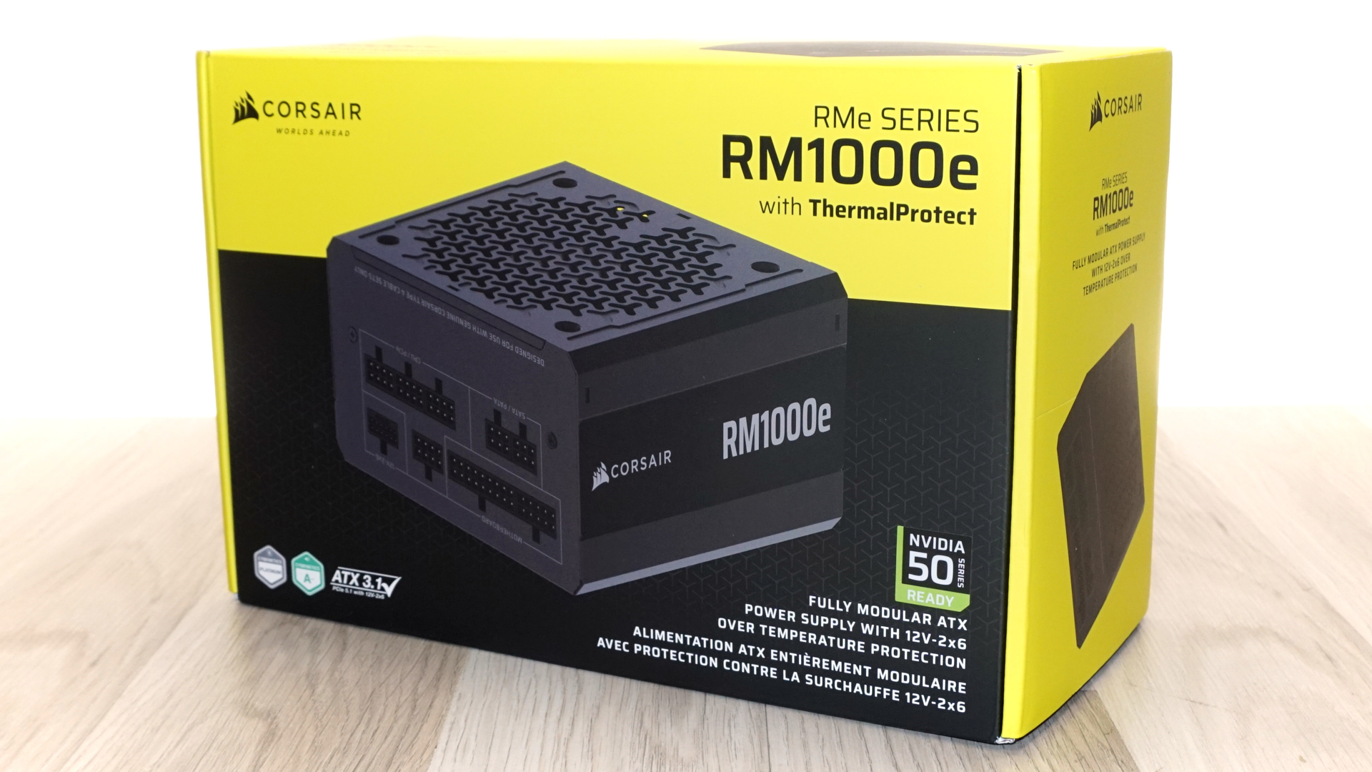 کابل‌ها و شانه ThermalProtect نزدیک کانکتور GPU