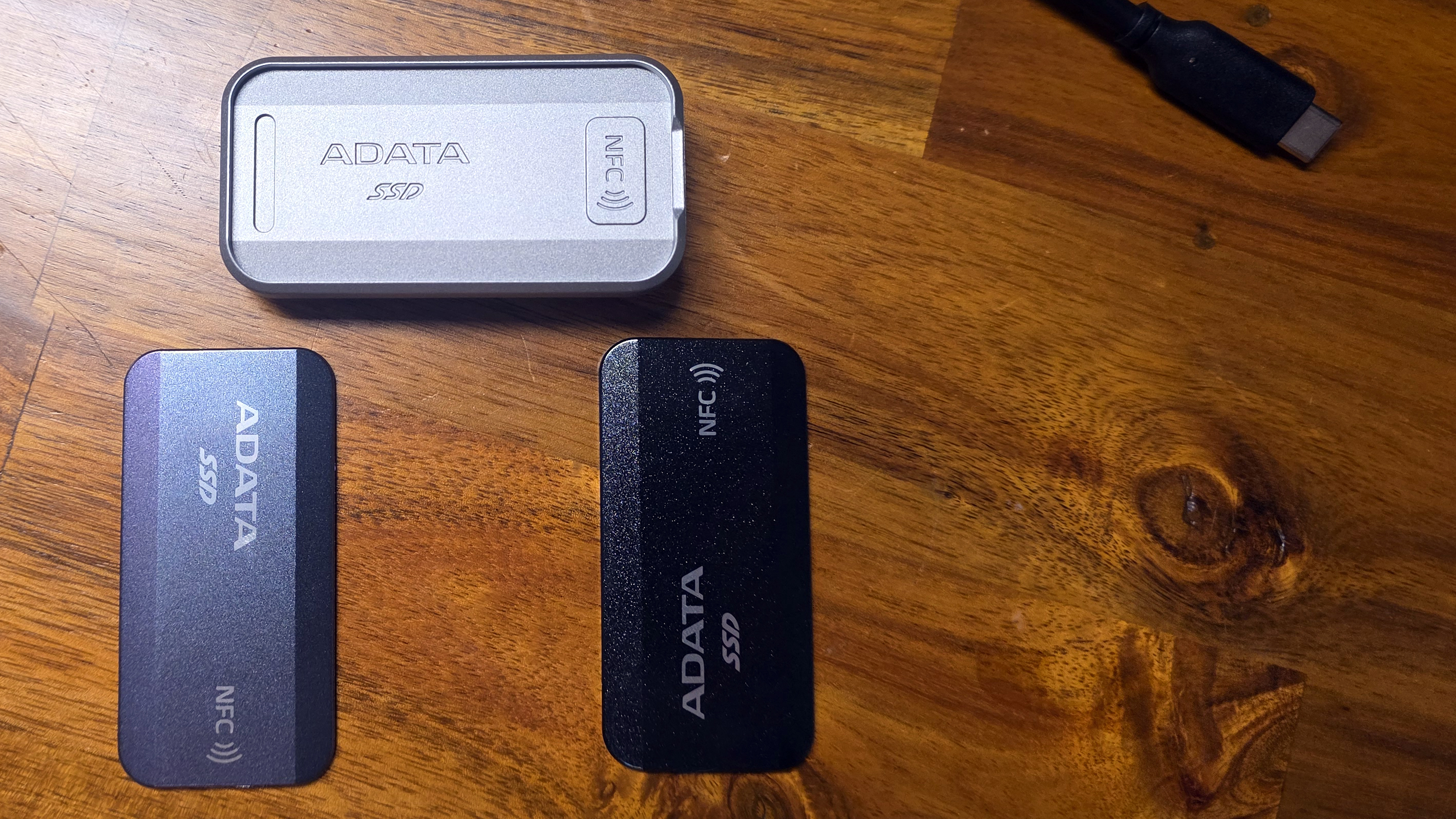 Adata Urban Tapsafe همراه با صفحات جلویی مغناطیسی