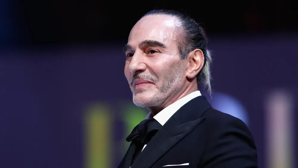 جان گالیانو در یک شوی مد؛ تصویری نمادین از طراح