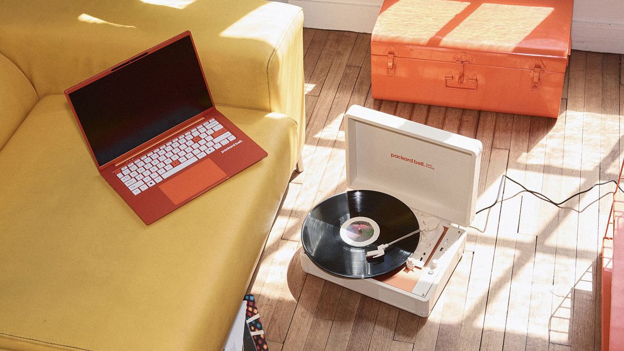 DotBook 14 با بدنه نارنجی در نمایشگاه IFA