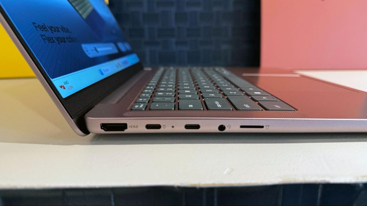 نمای نزدیک کیبورد و کلیدهای قابل تعویض IdeaPad Vibe