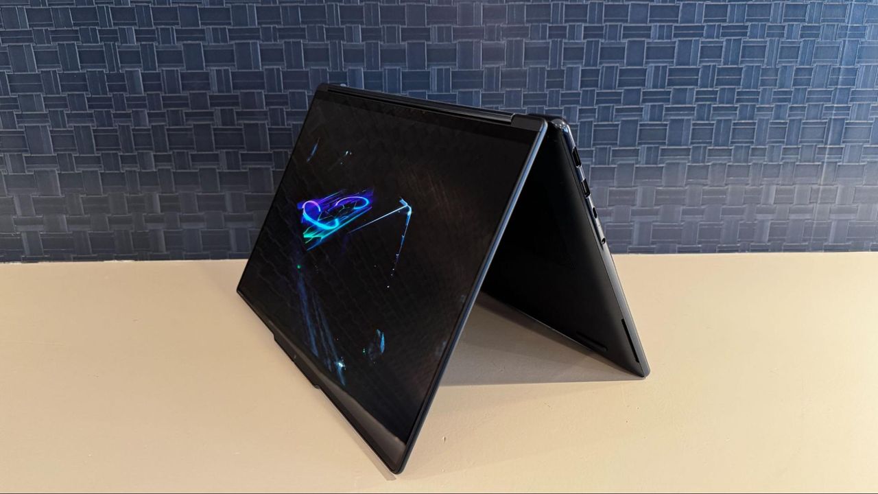 لپ‌تاپ لنوو Yoga Pro 9n نمای جلویی