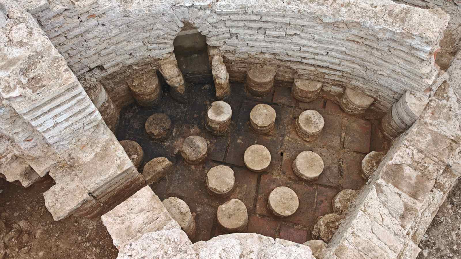 نمایی از پلان و تزیینات احتمالی حمام رومی در Vrelo-Šarkamen
