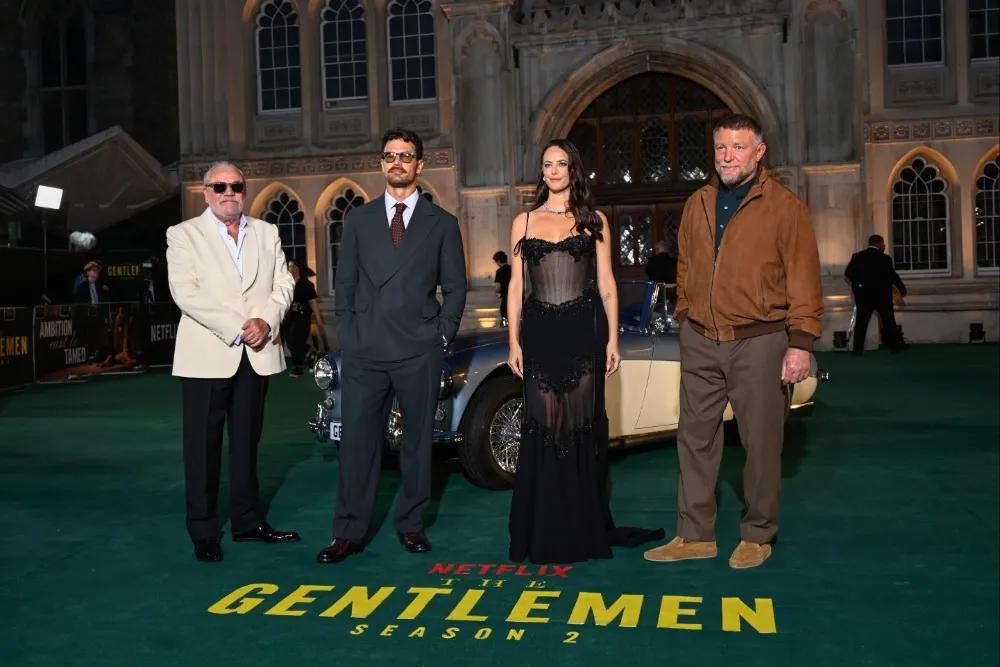 تئو جیمز و کایا اسکودلاریو در فصل دوم The Gentlemen