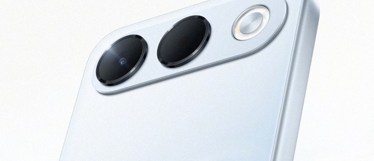 نمای جلویی اوپو A7 Pro با بریدگی پانچ