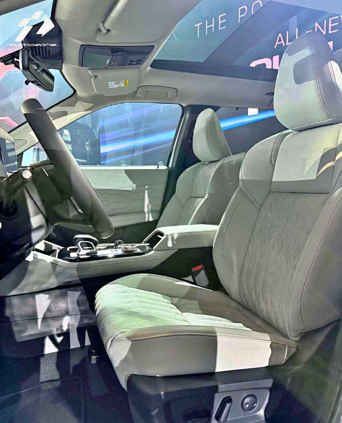 نمای جانبی میتسوبیشی اوتلندر PHEV 2027