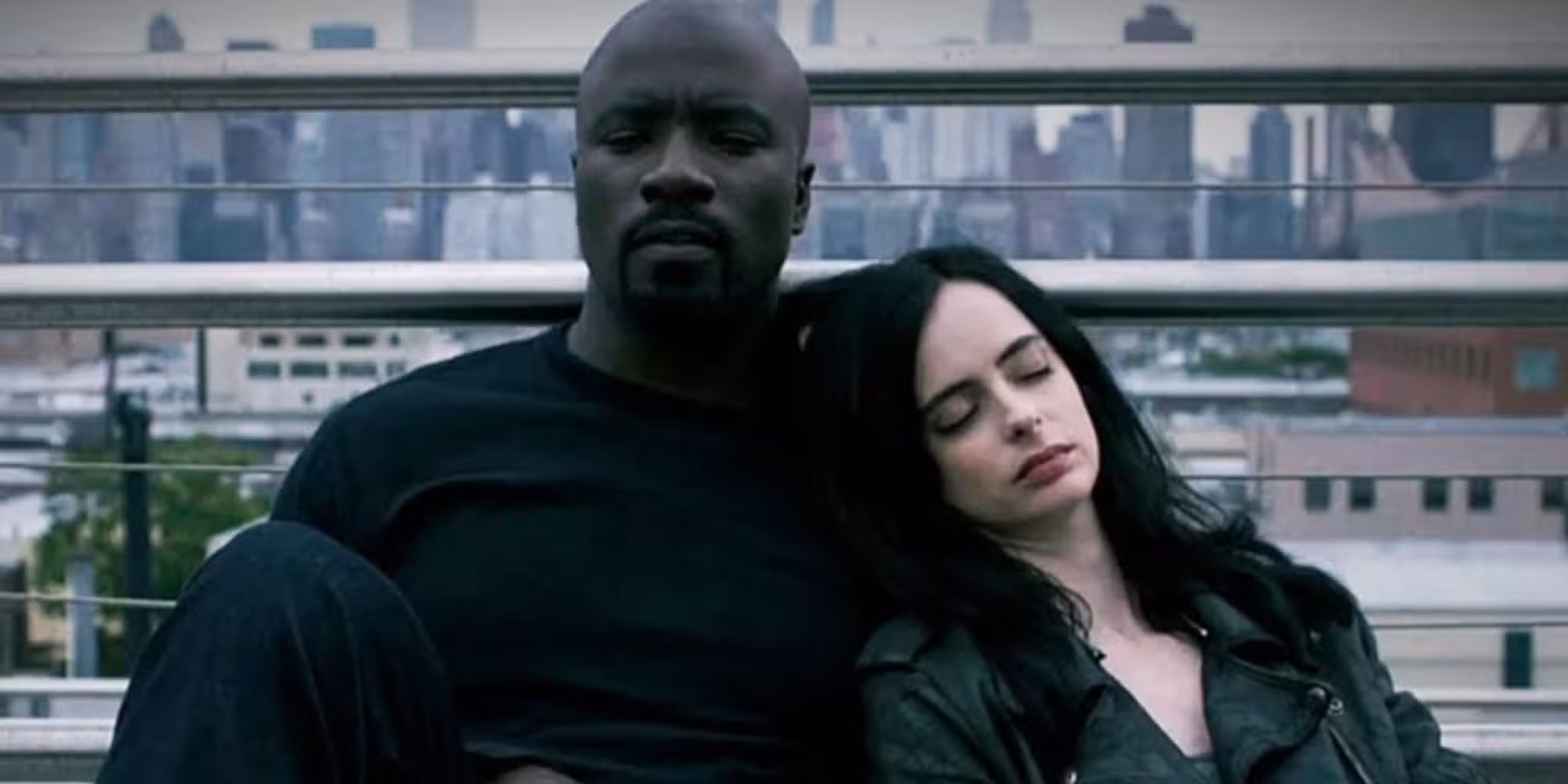 لوک کیج در صحنه‌ای از سریال Daredevil: Born Again