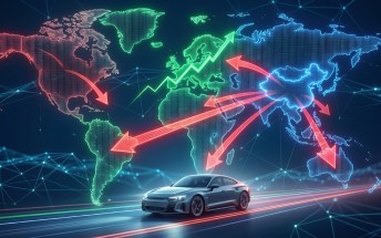 آیفون دو در حالت باز و جمع شده با نمایشگر داخلی بی‌دردسر